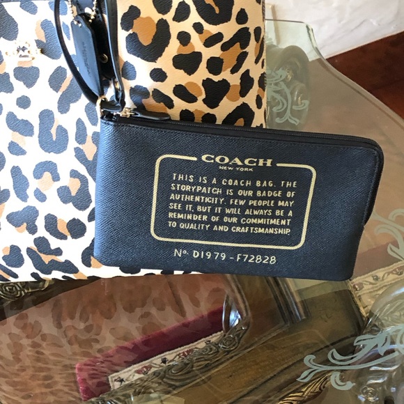 NWT coach reversible leopard Tote&wristlet - Picture 3 of 8